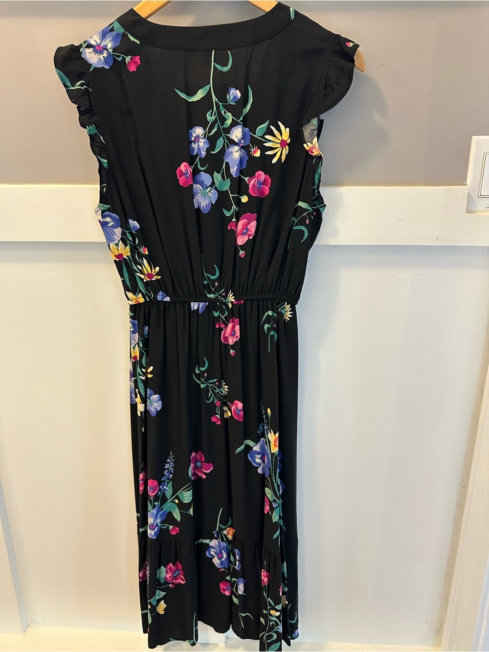 Old Navy Black Floral Midi Dress with V-Neck
Size S - Picture 8 of 10
